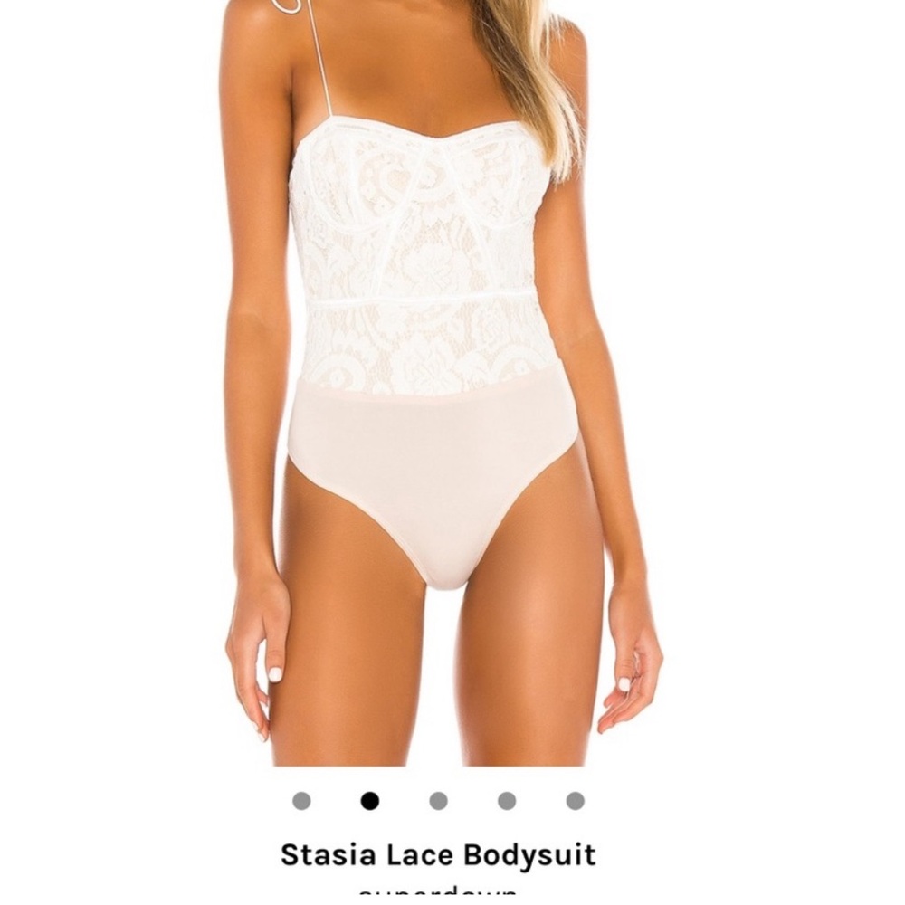 White stacia lace bodysuit super down size Large